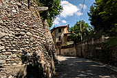 Castiglione Olona -  Le antiche mura nei pressi dell'arco di ponente.